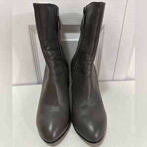 Elegant Gray Leather Boots Sz#8